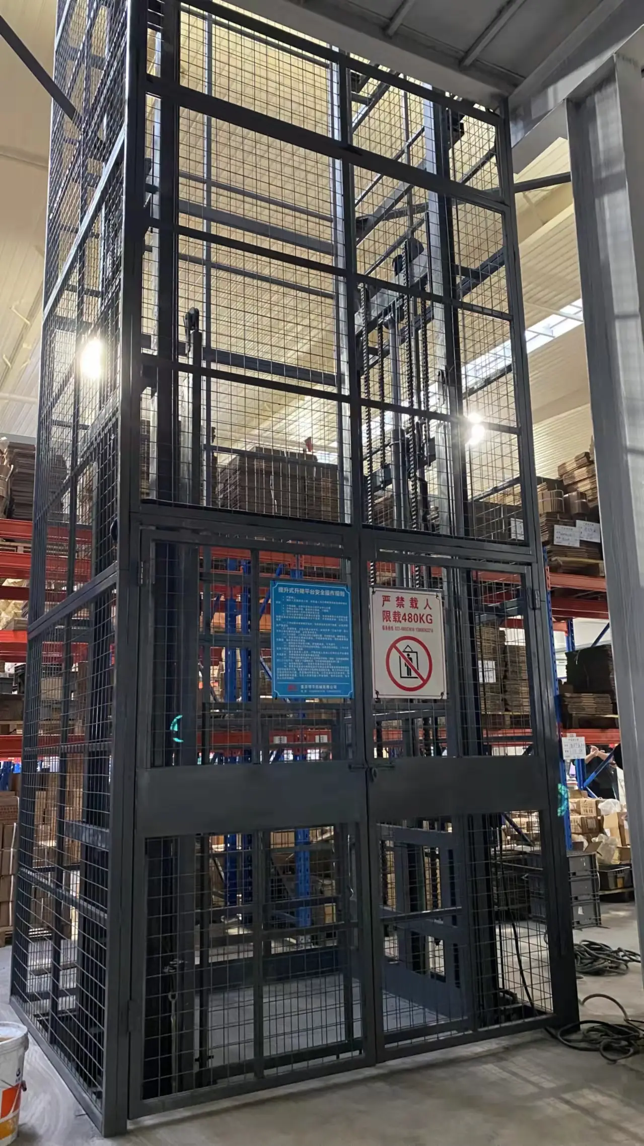 升降货梯:物流领域的智能搬运解决方案